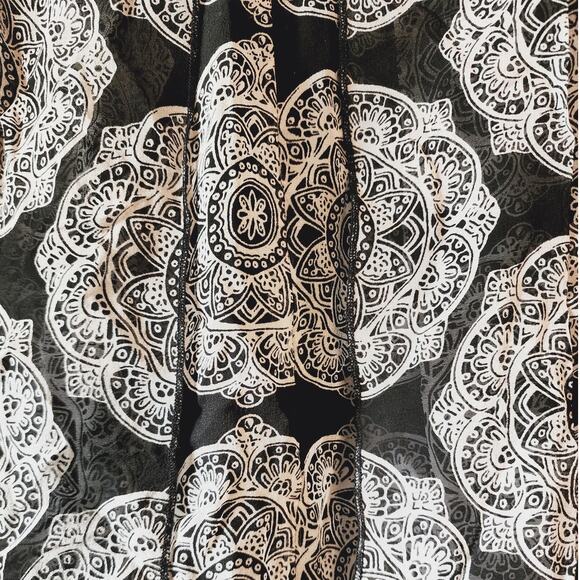 White House & Black Market Sheer Pleated Overlay Size 6 - Picture 4 of 6